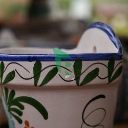 Maceta de cerámica pintada